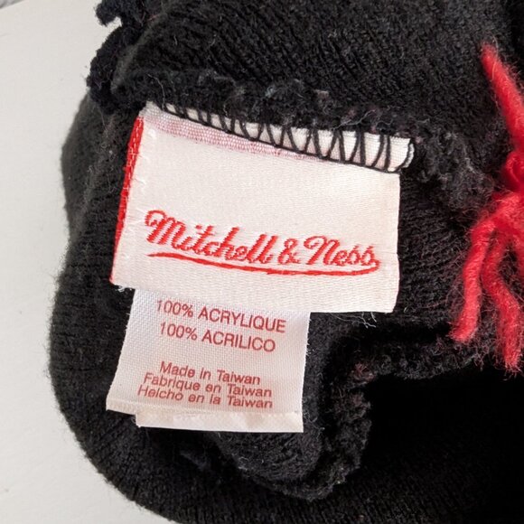 Mitchell & Ness Chicago Bulls NBA Basketball Pom Beanie hat - Picture 7 of 9